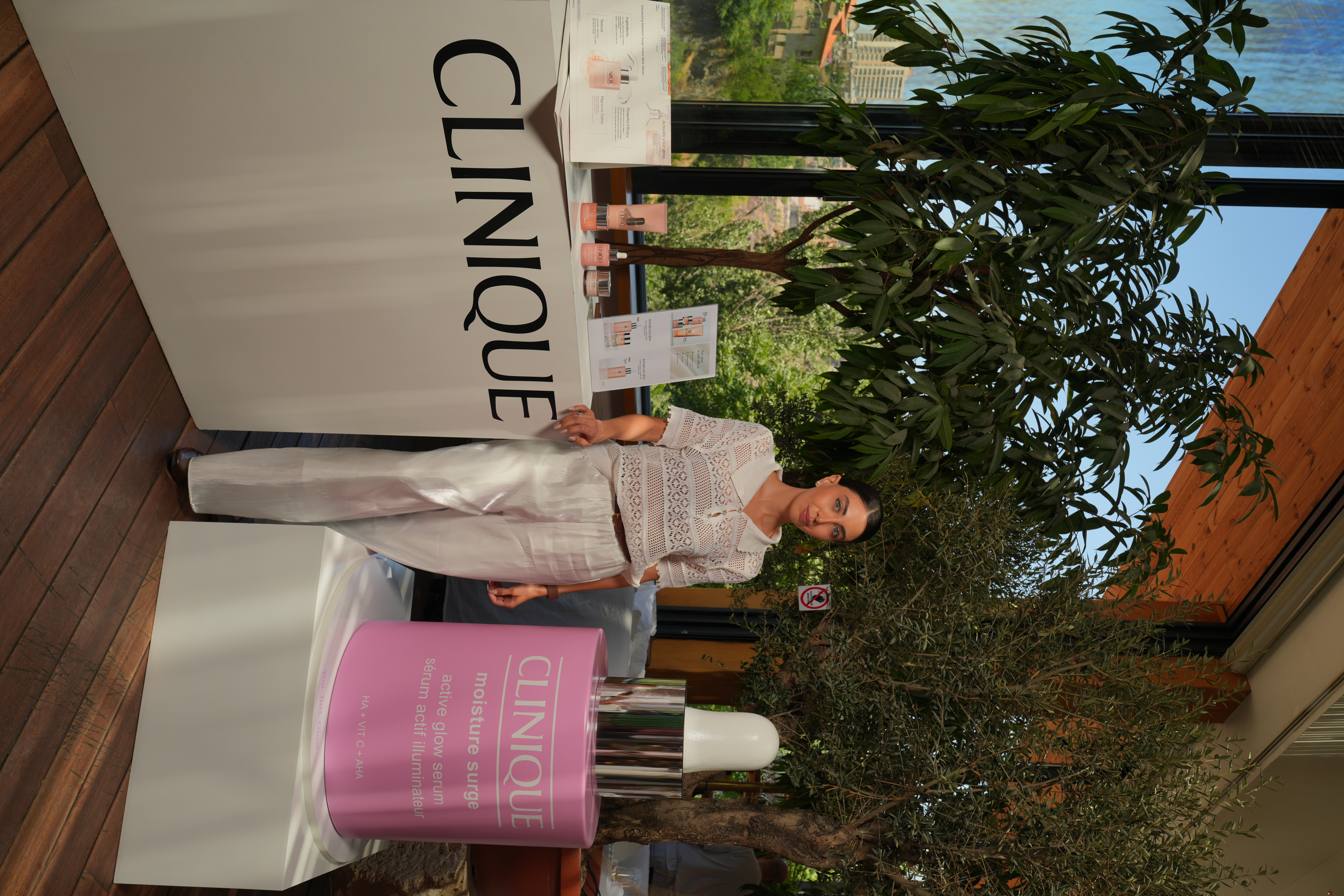 Նոր  Clinique Moisture Surge Active Glow